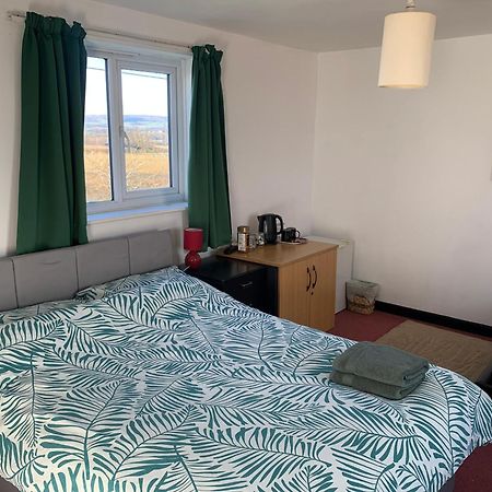 1 Bedroom Annex, Private Bathroom, Peaceful Area Claypits Екстериор снимка